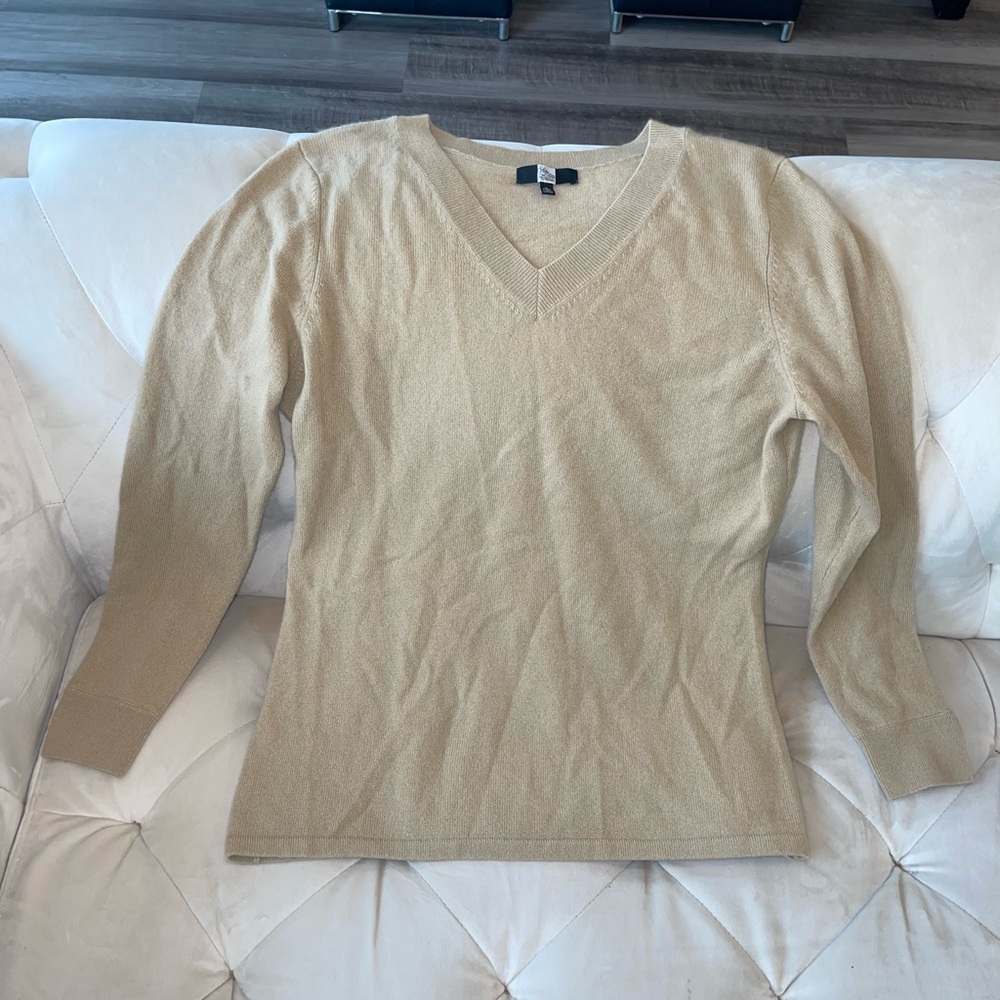 Saks Fifth Avenue tan cashmere v neck sweater XL